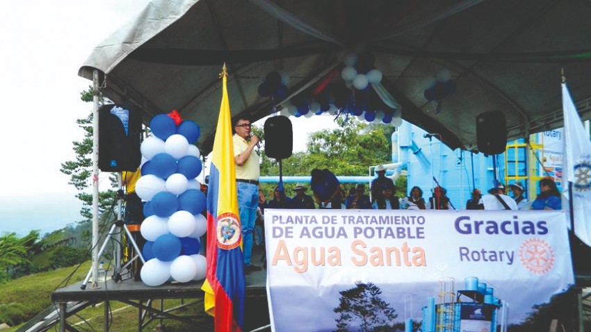 AGUA PURA TRANSFORMANDO VIDAS