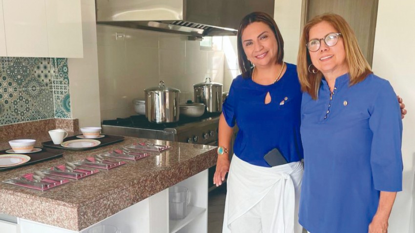 AL SERVICIO DE UNA COMUNIDAD