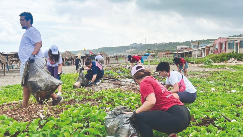 GUARDIANES DEL AGUA: EL IMPACTO AMBIENTAL DE ROTARACT PUERTA DE ORO