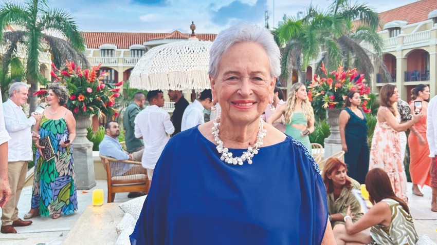 HOMENAJE A ELVIRA GORDILLO DE BARRERO Y A TODAS LAS ROTARIAS EN SU NOMBRE. SOCIA ACTIVA DEL CLUB NUEVO IBAGUÉ, QUIEN PASA A SER SOCIA HONORARIA