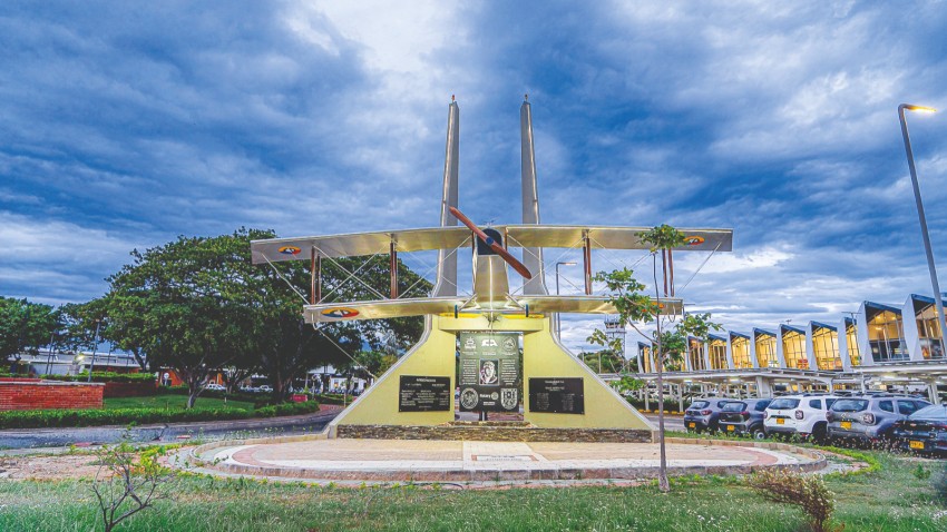 MONUMENTO DE ORIGEN ROTARIO A CAMILO DAZA ÁLVAREZ, PIONERO DE LA AVIACIÓN COLOMBIANA